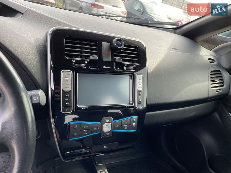 Хэтчбек Nissan Leaf 2014 в Львове