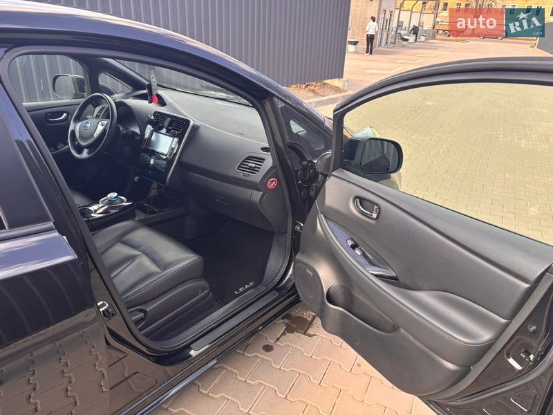 Хетчбек Nissan Leaf 2015 в Житомирі