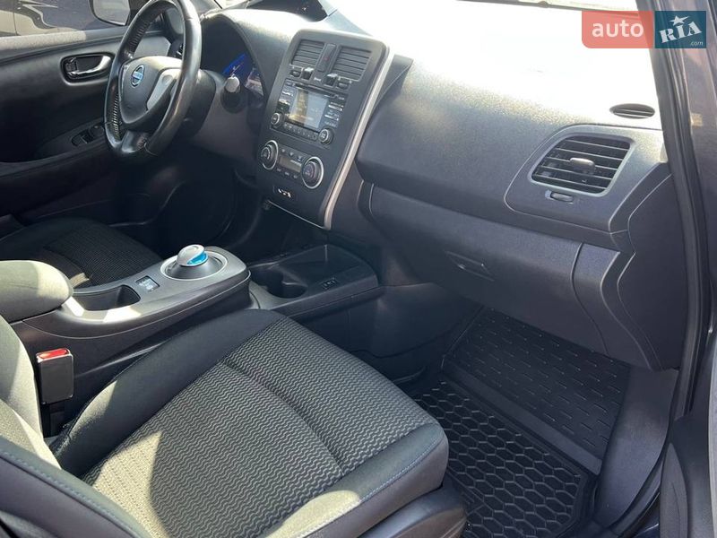 Хетчбек Nissan Leaf 2013 в Полтаві фото 15 Хетчбек Nissan Leaf 2013 в Полтаві