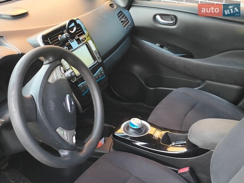 Хэтчбек Nissan Leaf 2013 в Обухове