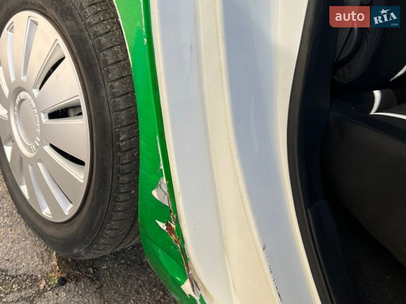 Хэтчбек Nissan Leaf 2015 в Днепре