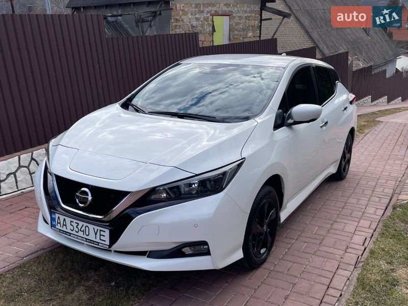 Хэтчбек Nissan Leaf 2021 в Киеве