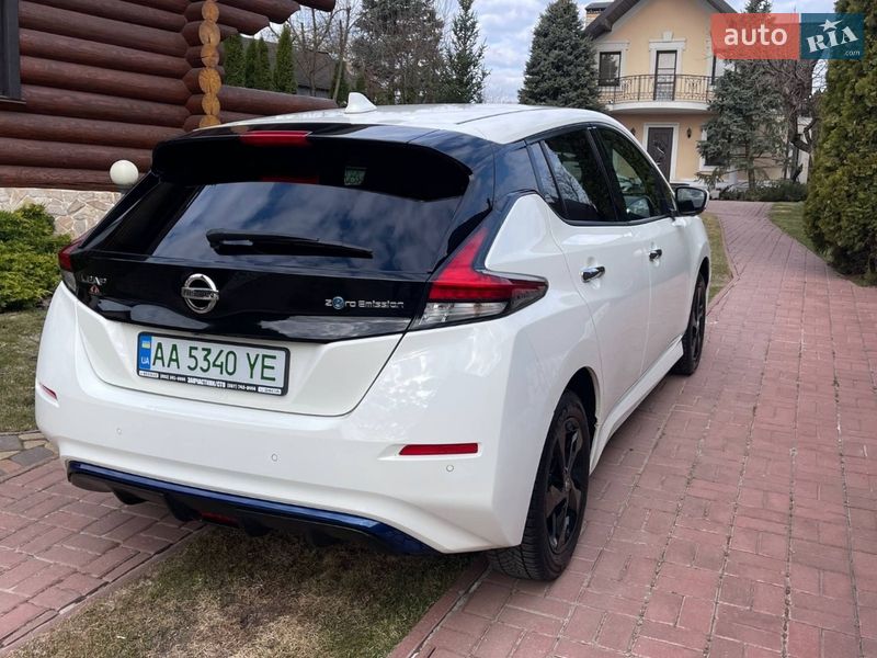 Хэтчбек Nissan Leaf 2021 в Киеве