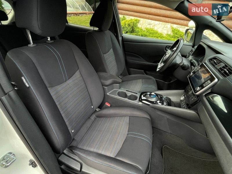 Хэтчбек Nissan Leaf 2021 в Киеве