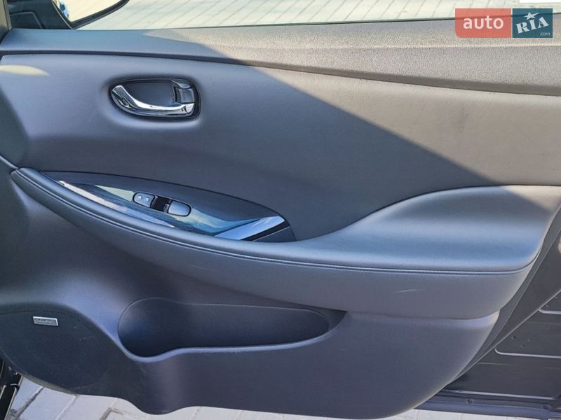 Хэтчбек Nissan Leaf 2013 в Каменец-Подольском