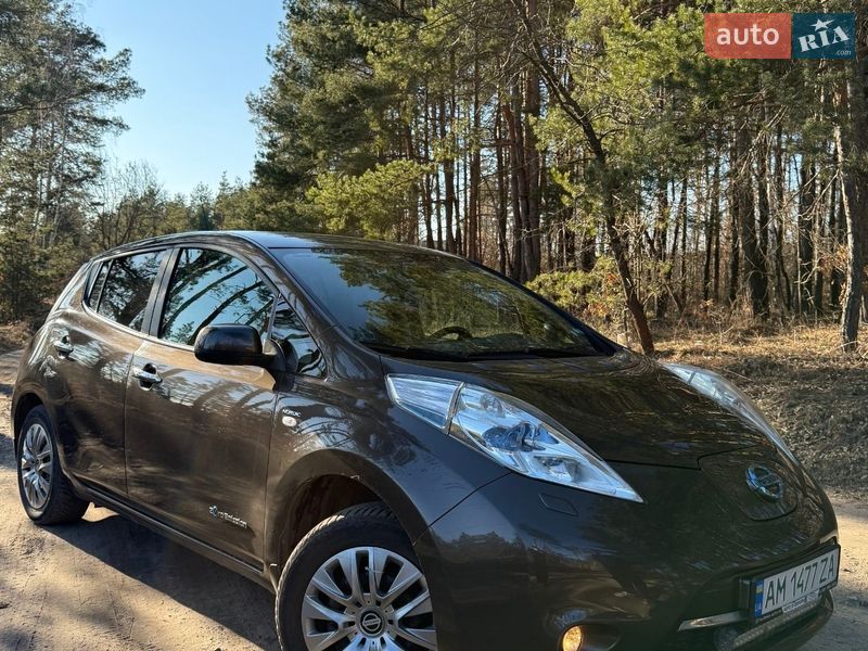 Хэтчбек Nissan Leaf 2016 в Коростышеве