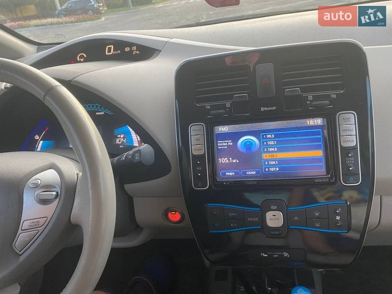 Хэтчбек Nissan Leaf 2014 в Запорожье