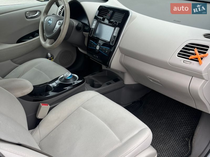 Хэтчбек Nissan Leaf 2013 в Тернополе