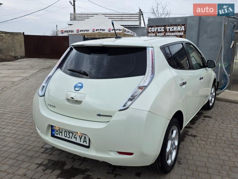 Хэтчбек Nissan Leaf 2011 в Подольске