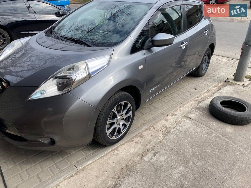 Хэтчбек Nissan Leaf 2016 в Одессе
