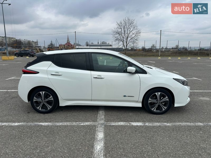 Хэтчбек Nissan Leaf 2018 в Черновцах