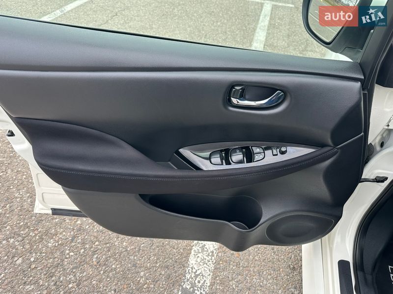 Хэтчбек Nissan Leaf 2018 в Черновцах