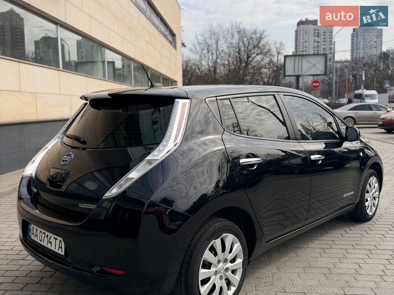 Хэтчбек Nissan Leaf 2015 в Киеве