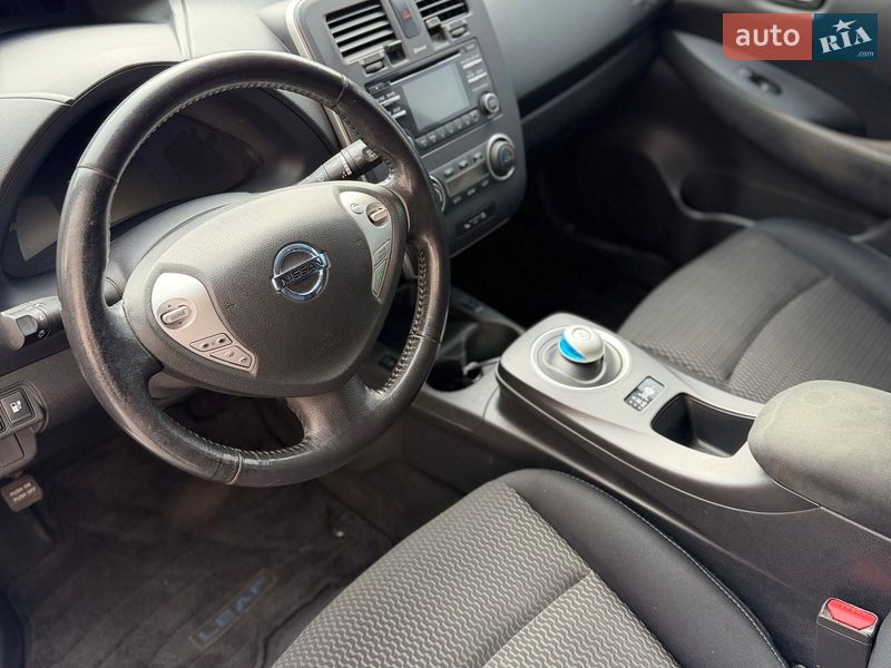 Хэтчбек Nissan Leaf 2015 в Киеве