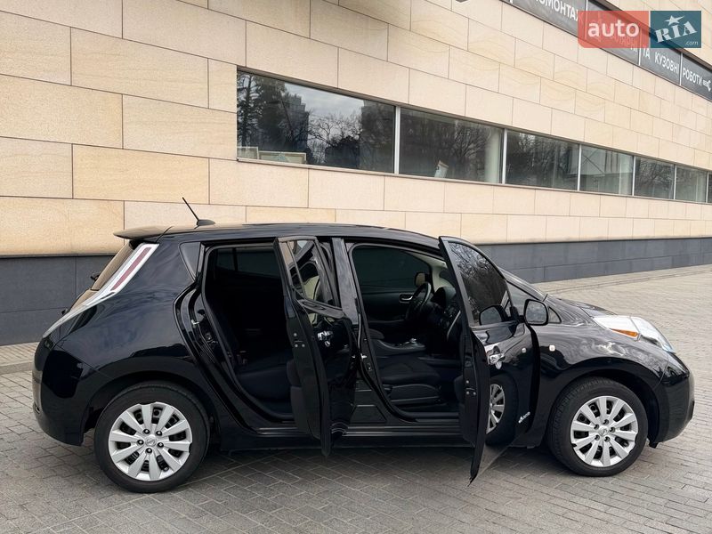 Хэтчбек Nissan Leaf 2015 в Киеве