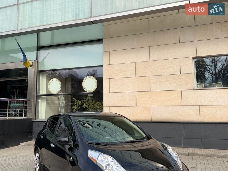 Хэтчбек Nissan Leaf 2015 в Киеве