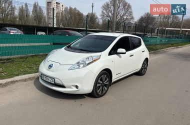 Хетчбек Nissan Leaf 2017 в Дніпрі