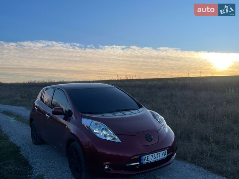 Хэтчбек Nissan Leaf 2012 в Днепре