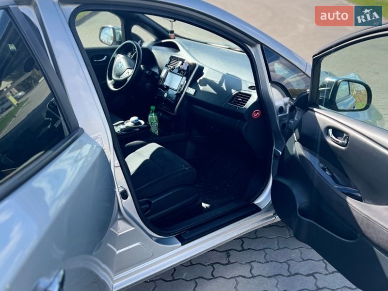 Хэтчбек Nissan Leaf 2013 в Бродах фото 16 Хэтчбек Nissan Leaf 2013 в Бродах