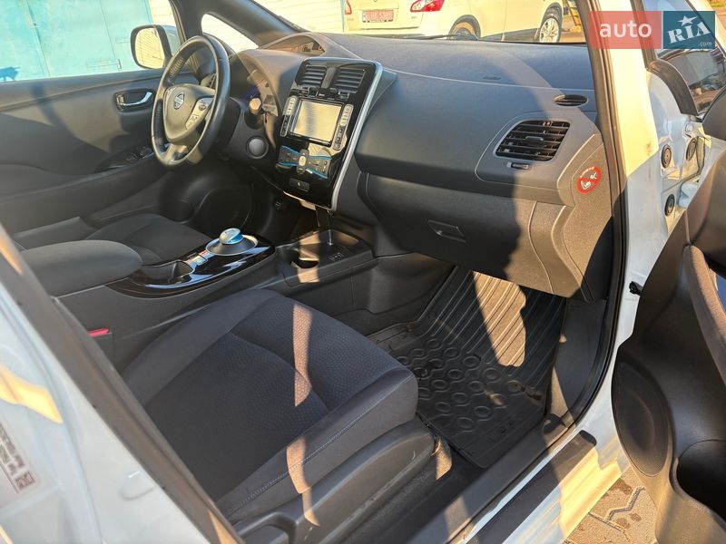 Хэтчбек Nissan Leaf 2014 в Нововолынске