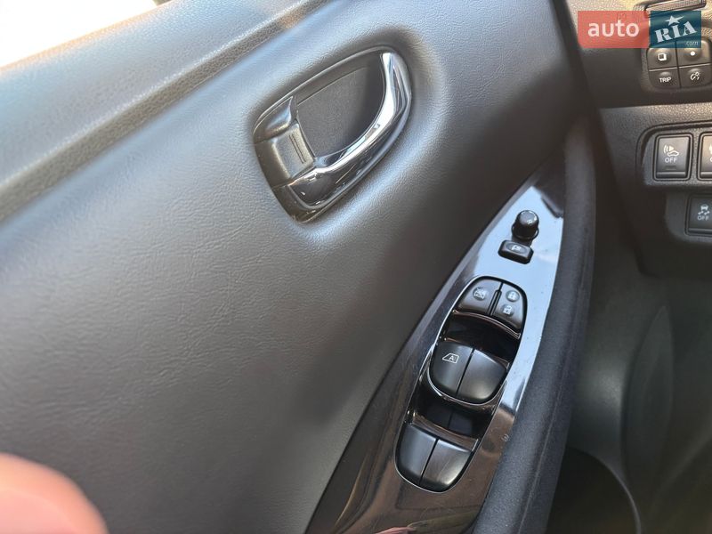 Хэтчбек Nissan Leaf 2014 в Нововолынске