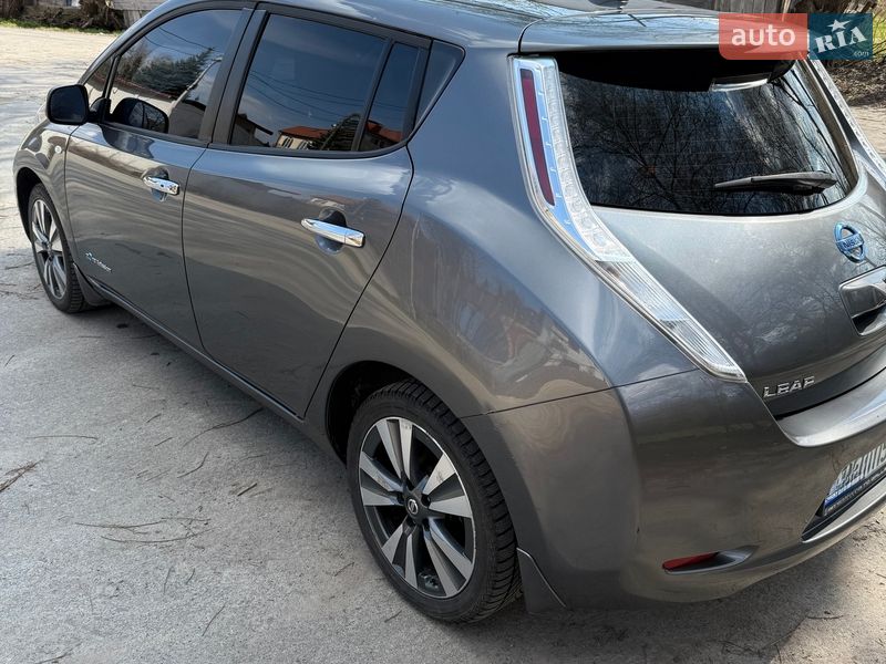 Хэтчбек Nissan Leaf 2016 в Киеве