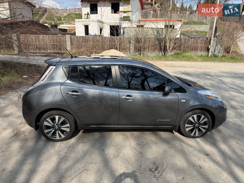 Хэтчбек Nissan Leaf 2016 в Киеве