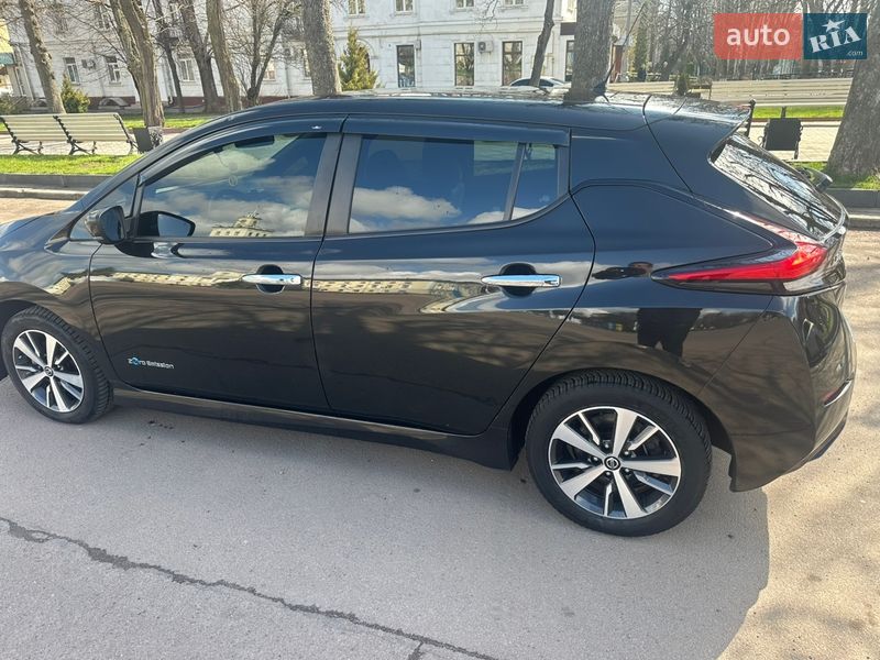 Хэтчбек Nissan Leaf 2018 в Хмельницком