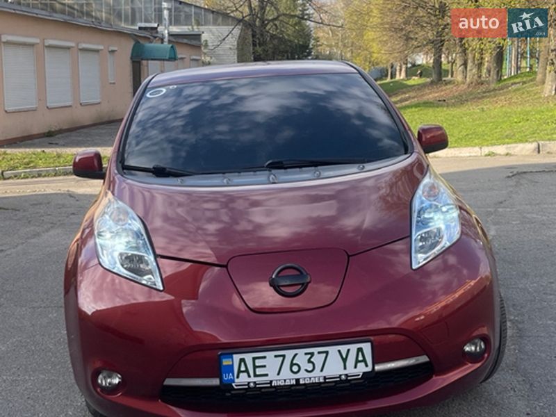 Хэтчбек Nissan Leaf 2012 в Днепре