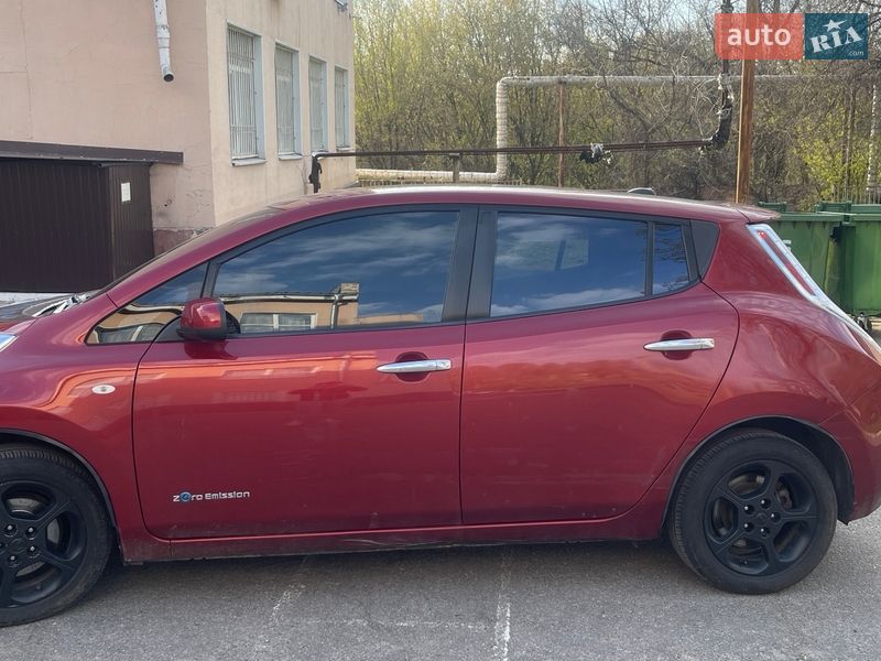 Хэтчбек Nissan Leaf 2012 в Днепре