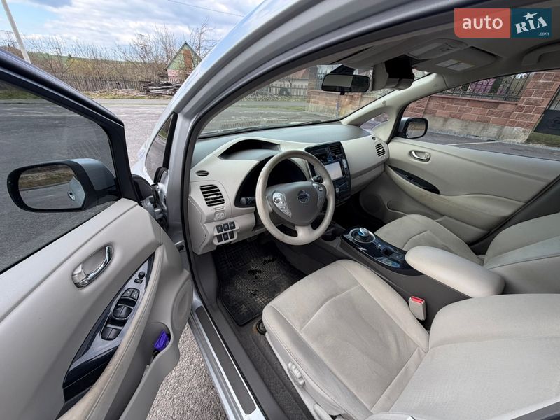 Хэтчбек Nissan Leaf 2012 в Ровно