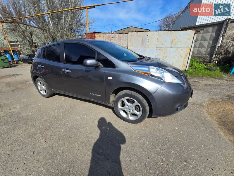Хэтчбек Nissan Leaf 2015 в Одессе