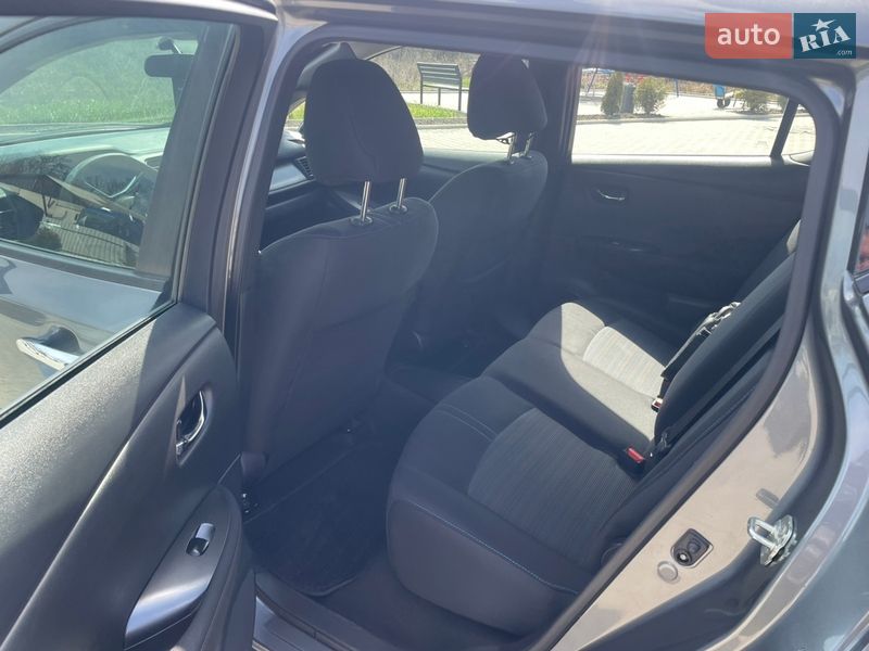 Хэтчбек Nissan Leaf 2018 в Томашполе