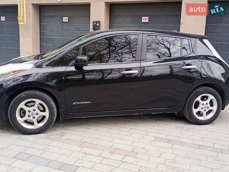 Хэтчбек Nissan Leaf 2015 в Тернополе
