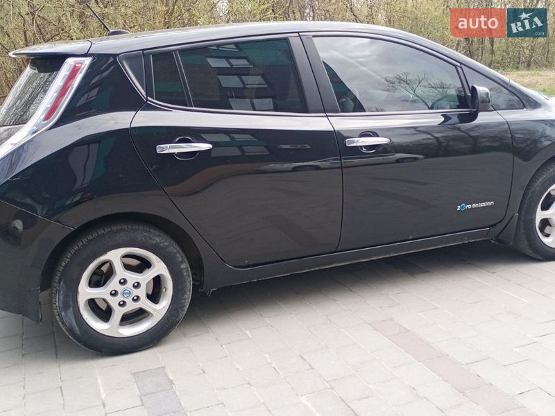Хэтчбек Nissan Leaf 2015 в Тернополе