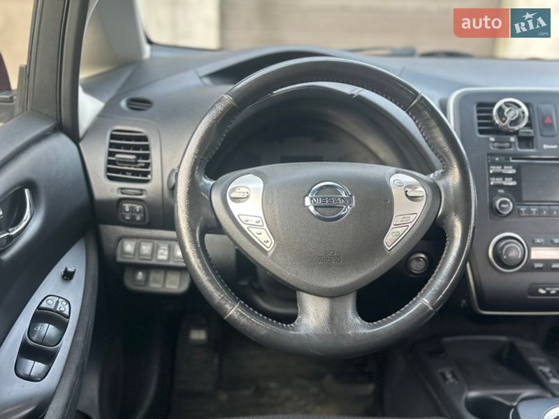 Хетчбек Nissan Leaf 2015 в Чернівцях