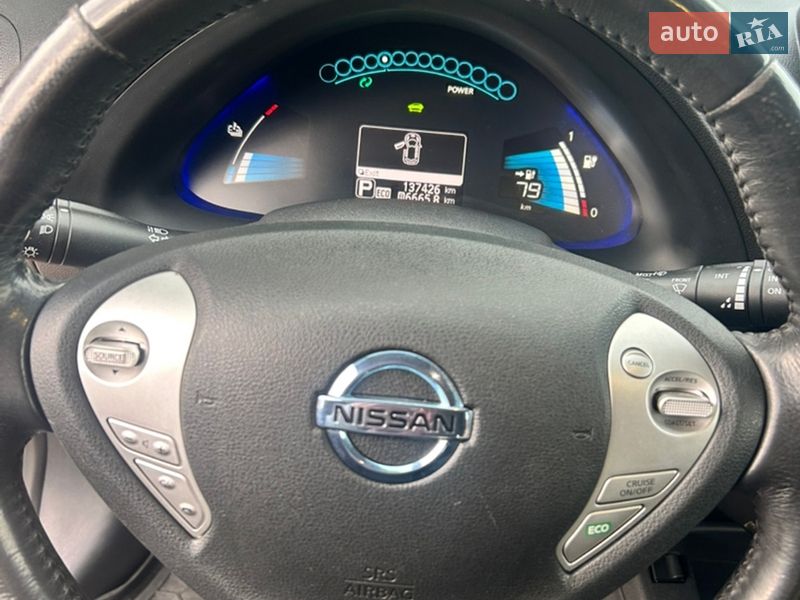 Хетчбек Nissan Leaf 2015 в Чернівцях