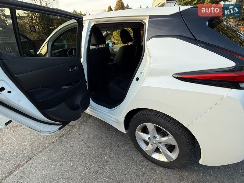 Хэтчбек Nissan Leaf 2020 в Киеве