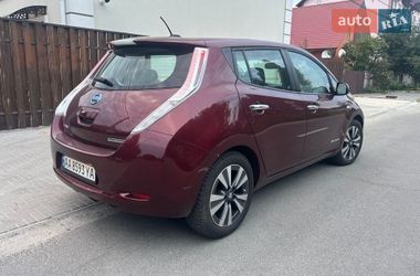 Хэтчбек Nissan Leaf 2016 в Святопетровское