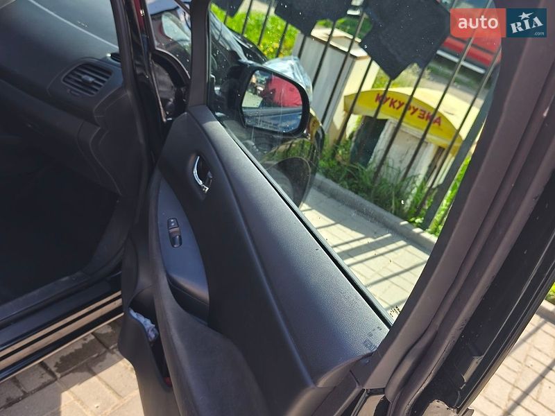 Хэтчбек Nissan Leaf 2014 в Ивано-Франковске