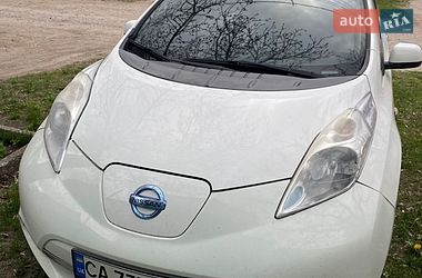 Хэтчбек Nissan Leaf 2015 в Кропивницком