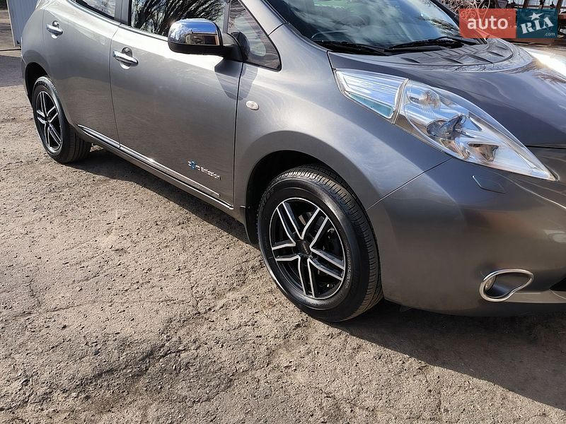 Хэтчбек Nissan Leaf 2014 в Гайвороне