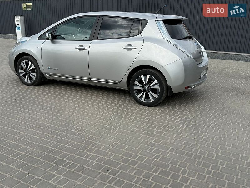 Хэтчбек Nissan Leaf 2013 в Кропивницком