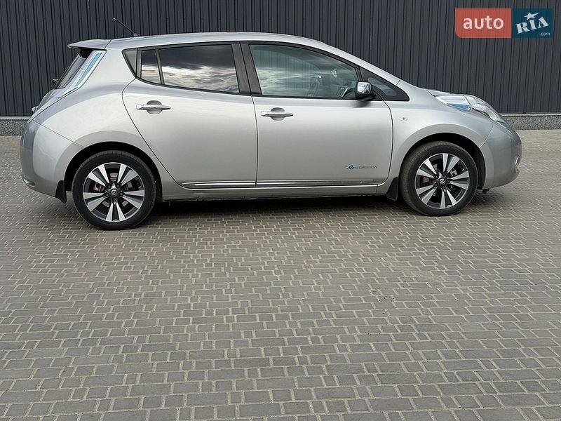 Хэтчбек Nissan Leaf 2013 в Кропивницком