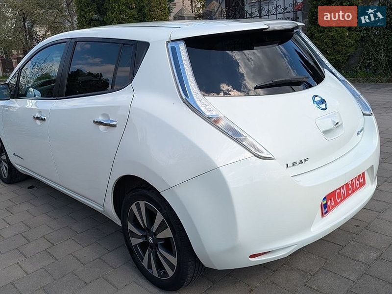 Хетчбек Nissan Leaf 2015 в Рівному