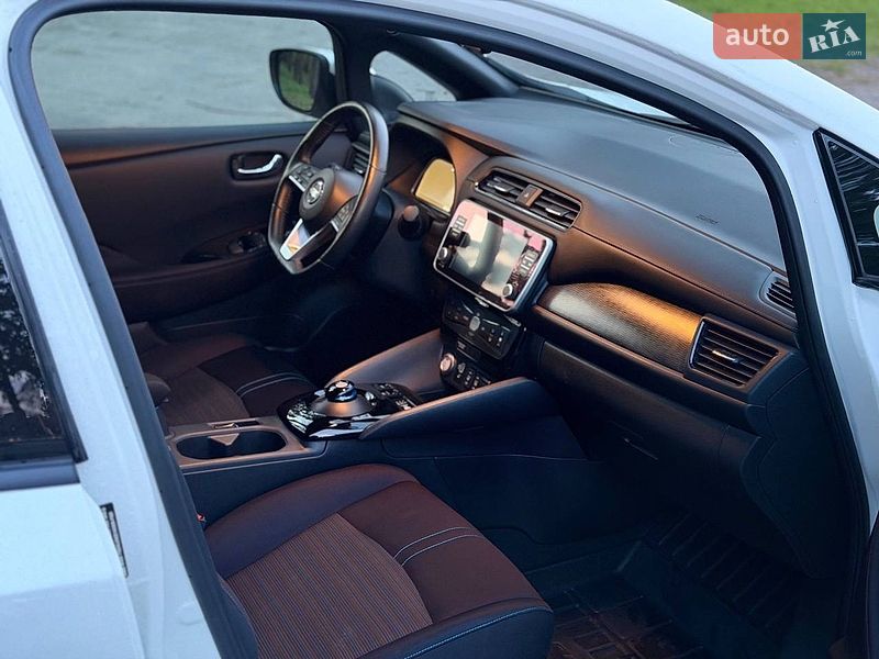 Хэтчбек Nissan Leaf 2020 в Смыге фото 14 Хэтчбек Nissan Leaf 2020 в Смыге