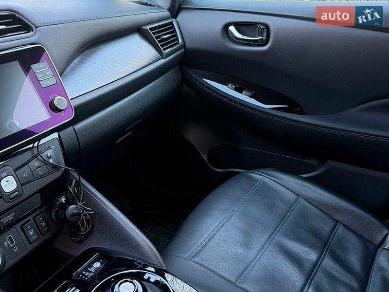 Хетчбек Nissan Leaf 2020 в Кам'янець-Подільському