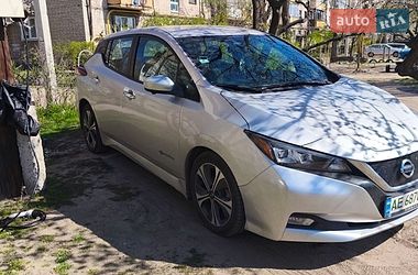 Хетчбек Nissan Leaf 2018 в Дніпрі
