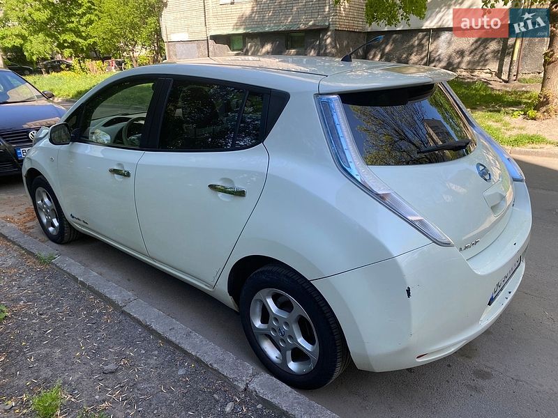 Хэтчбек Nissan Leaf 2012 в Львове