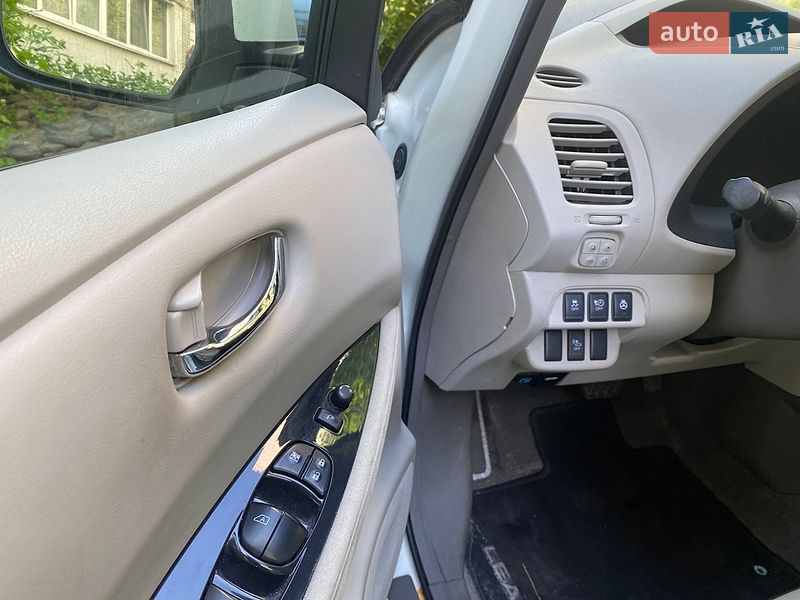 Хэтчбек Nissan Leaf 2012 в Львове
